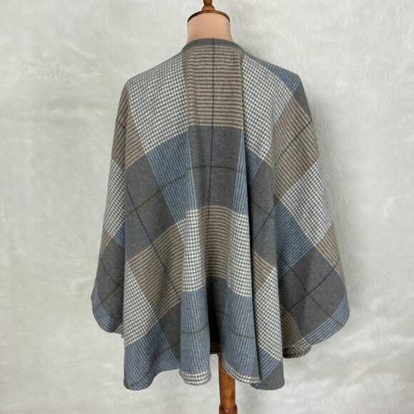John Hanly & Co Made in Ireland Sue Lambswool Cape Gray Blue Plaid Check OS - Picture 3 of 5
